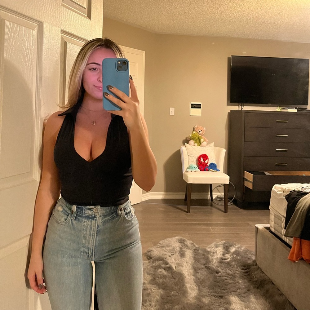 Aritzia Babaton Contour Top